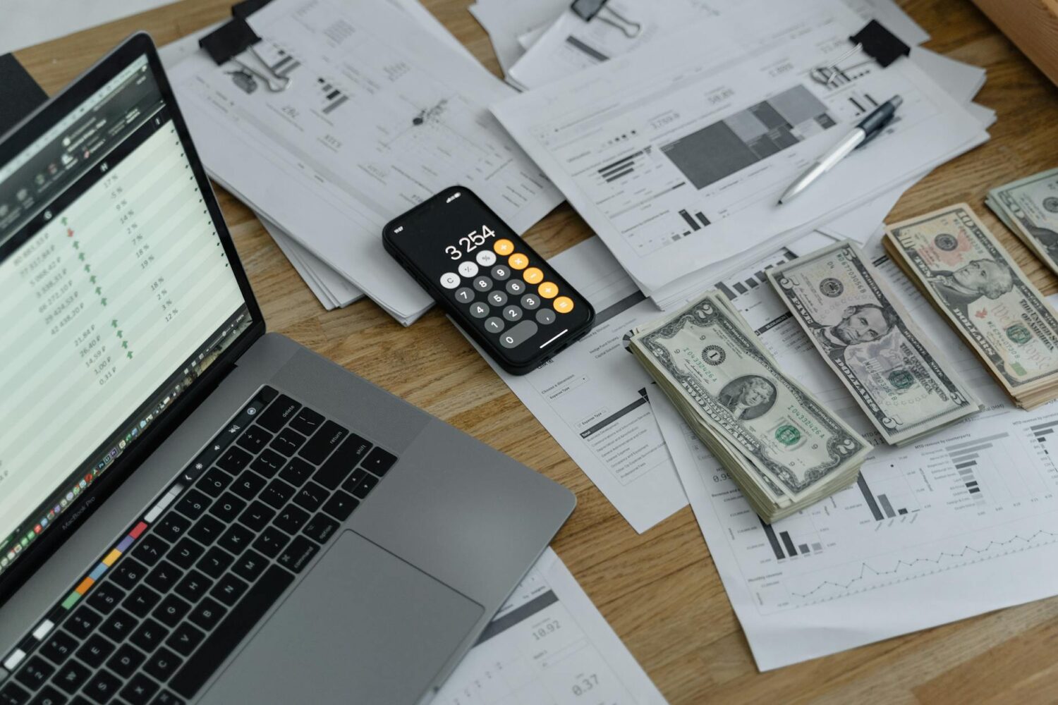 Como o jovem pode investir seu primeiro salário